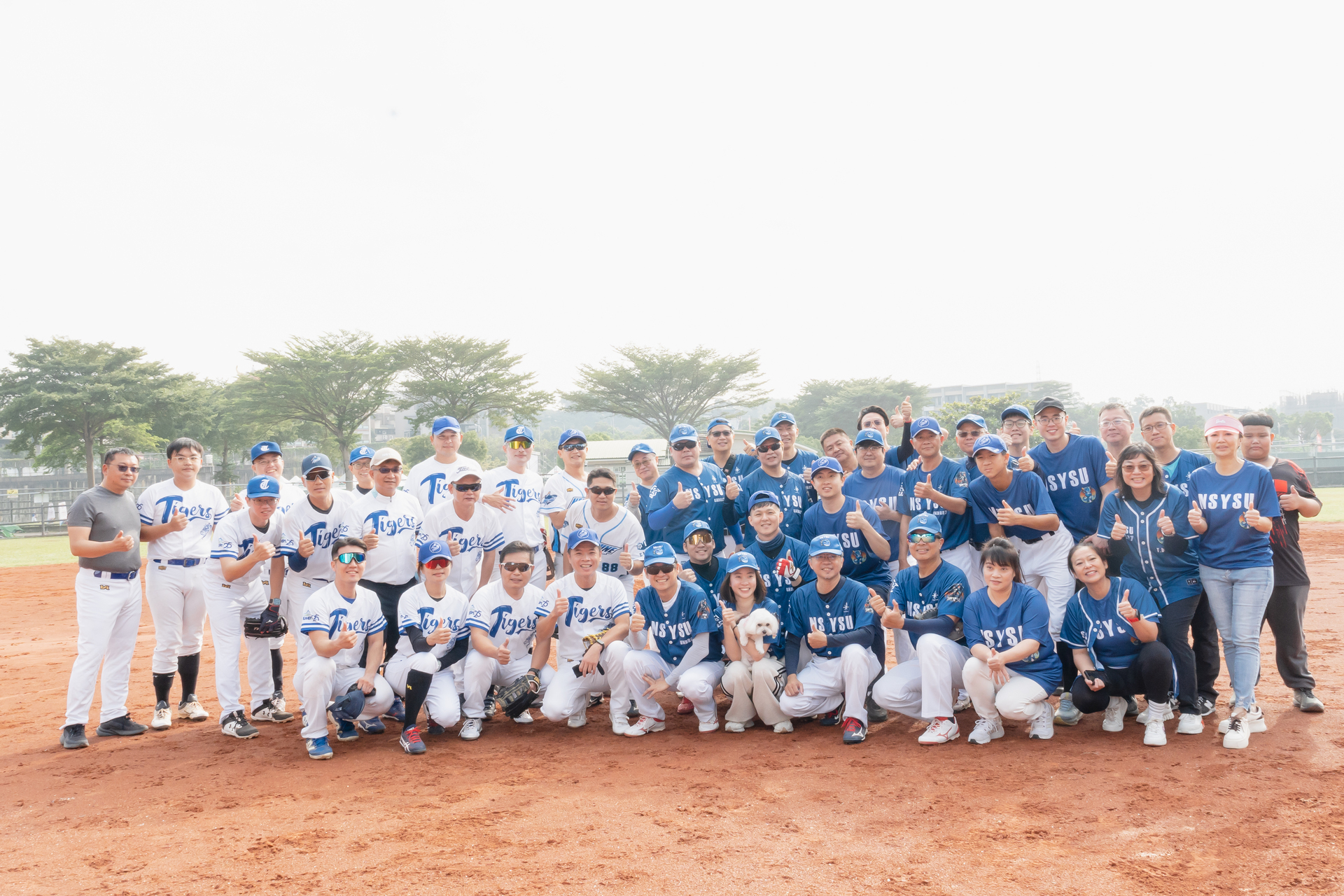 E27 猛龍、E25 中山虎合照(E27 猛龍、E25 中山虎、E21 中山聯隊世界一等一三隊並列季軍)圖片