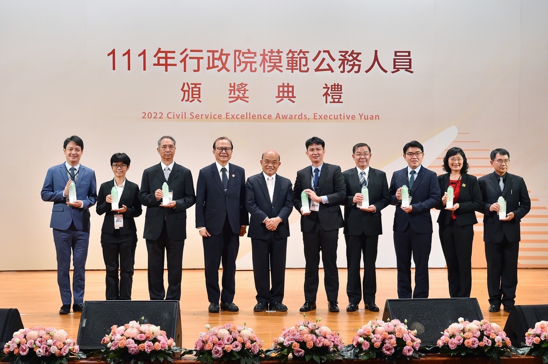 由行政院長蘇貞昌頒獎表揚(圖片來源：行政院)圖片