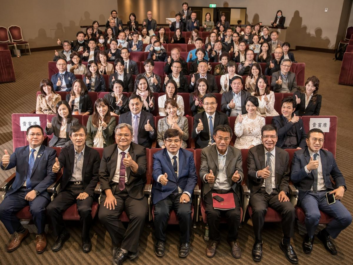 國立中山大學EMBA擁有全台唯一亞太專班 (APEMBA)，連續六年舉辦論壇，2022年主題聚焦「全球經貿趨勢與產業分析」，帶領企業經理人剖析經貿市場與開創新局圖片