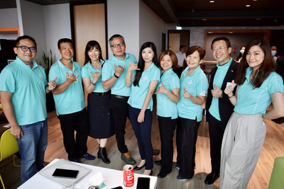 圖4. 第六屆北E校友會幹部們於微軟總部合影