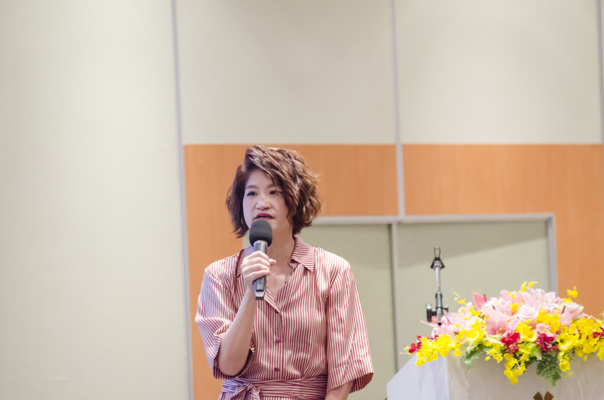 知名廣播主持人、理財專家夏韻芬擔任本次論壇主持人圖片