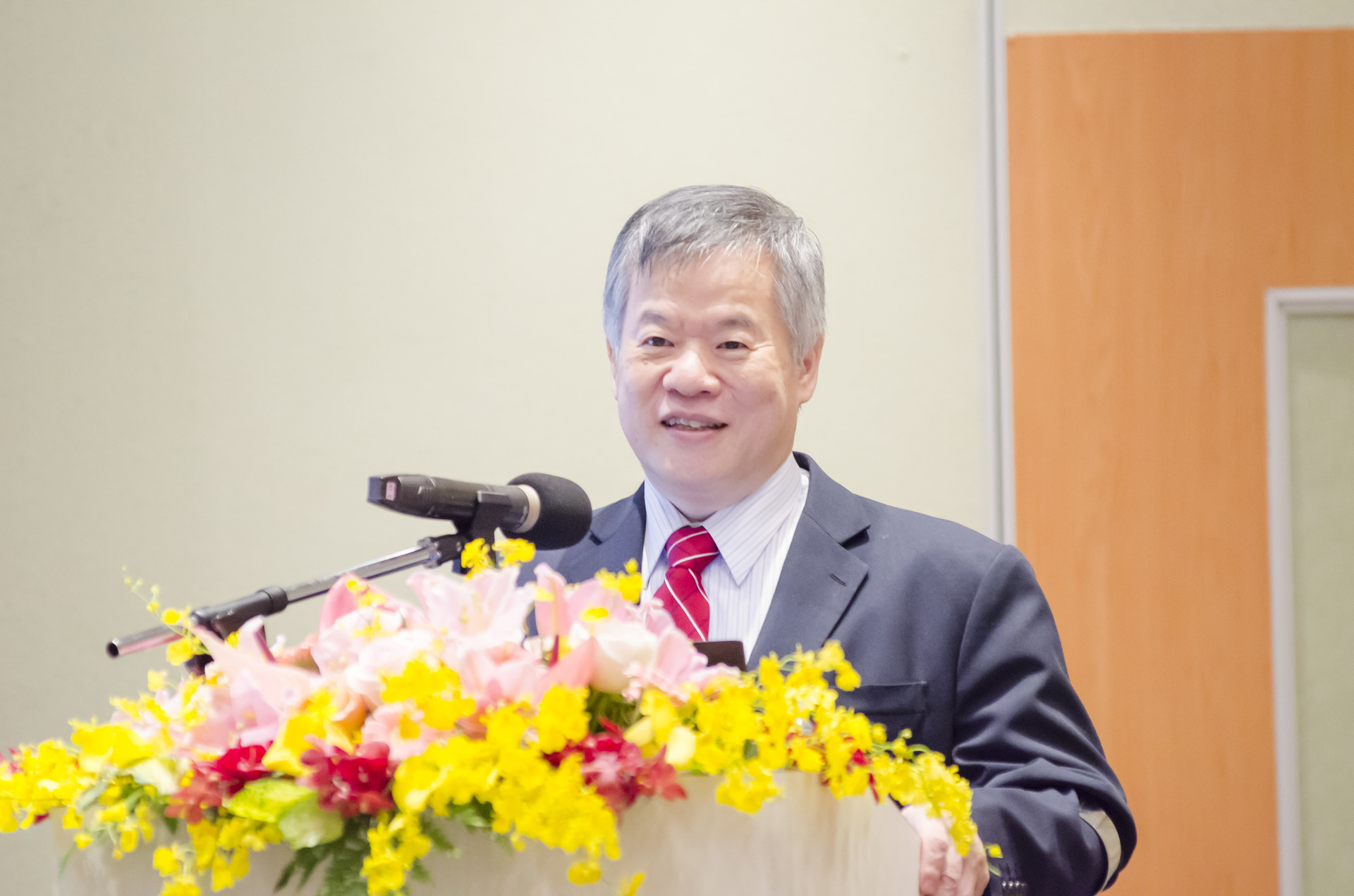 經院董事長吳中書主講「2026年景氣展望」議題，深度解析美國川普總統的經貿政策，台灣面臨的挑戰圖片