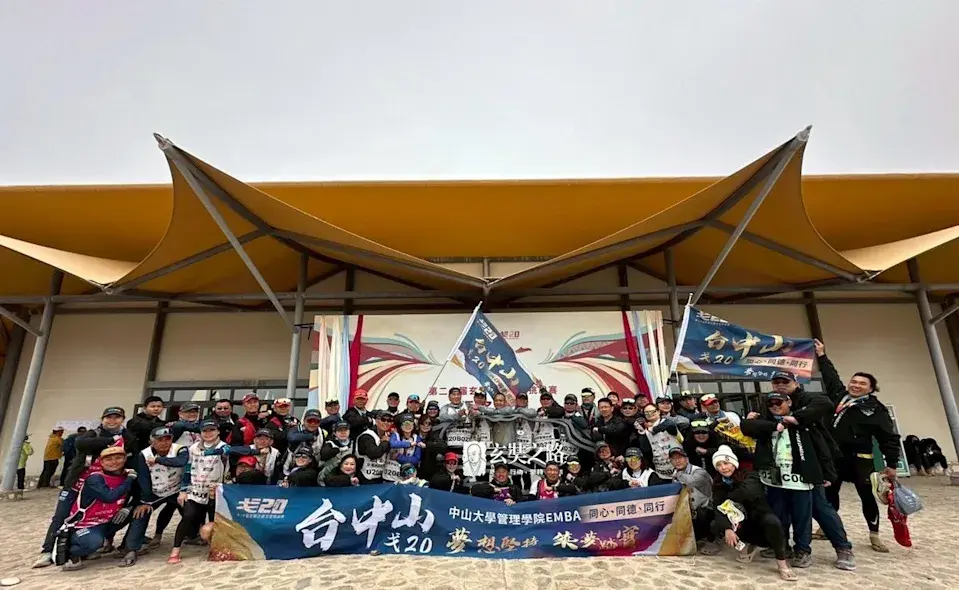 戈壁挑戰賽強調「一起出發、一起到達」的團隊信念。 圖：中山大學戈友會/提供圖片