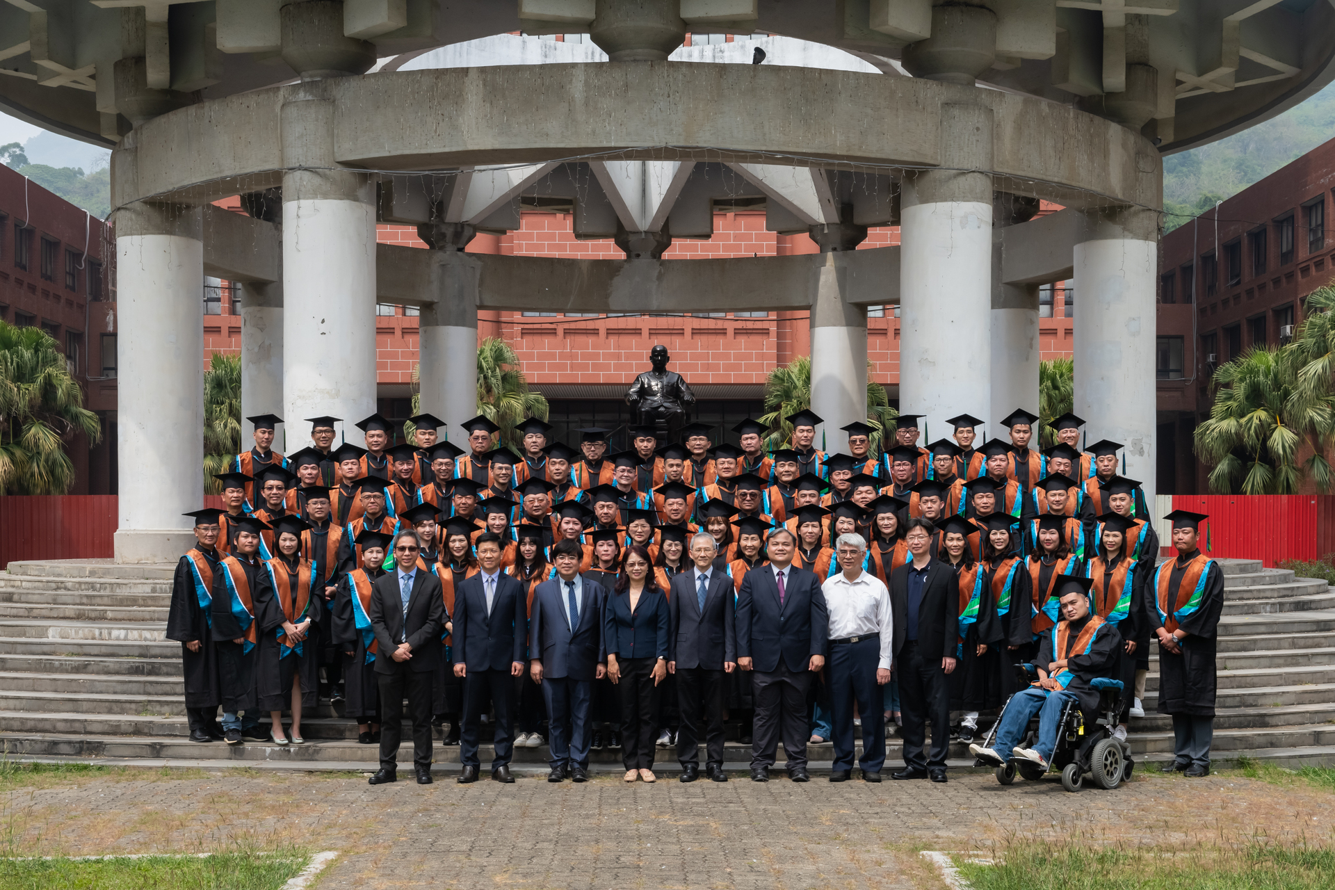 EMBA第23屆(2022年畢業)畢業班合影圖片