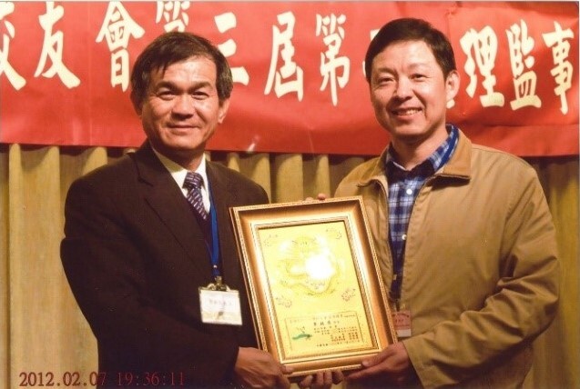 擔任校友會理事，長期參與相關事務，亦長年提供清寒獎助學金圖片